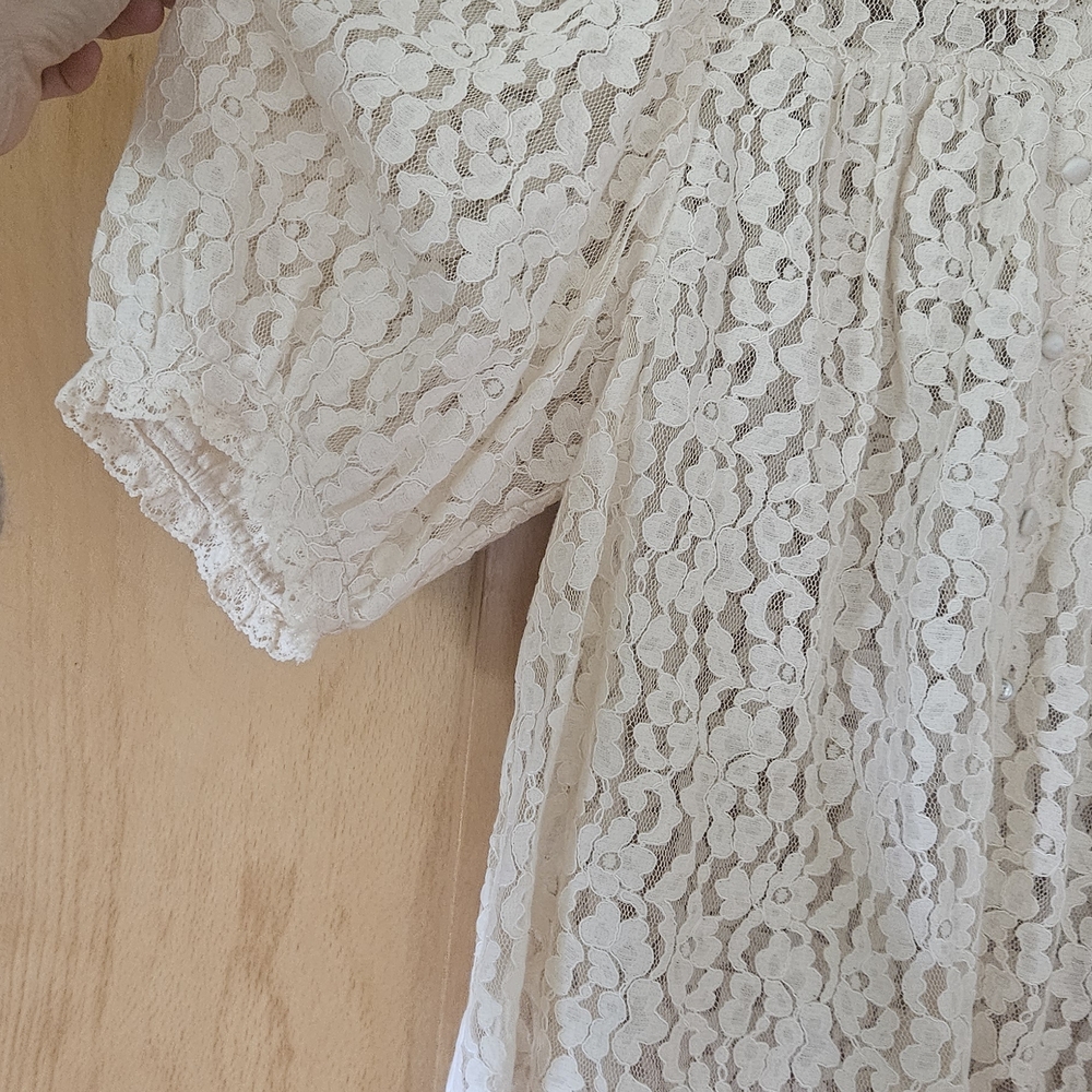 Doen Cream Floral Lace Puff-Sleeve Blouse - Picture 2 of 3